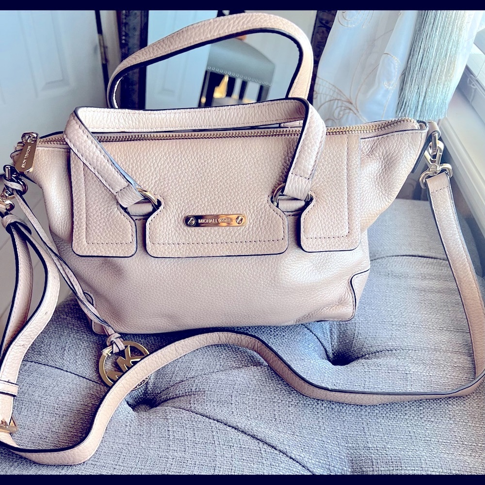 Michael Kors Small beige Satchel bag. Authentic